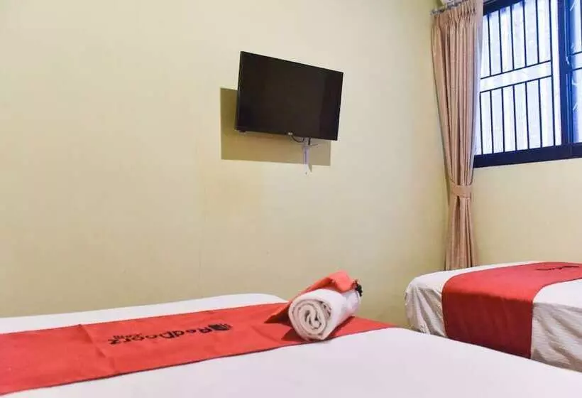 ペンション Reddoorz Near Surabaya Town Square