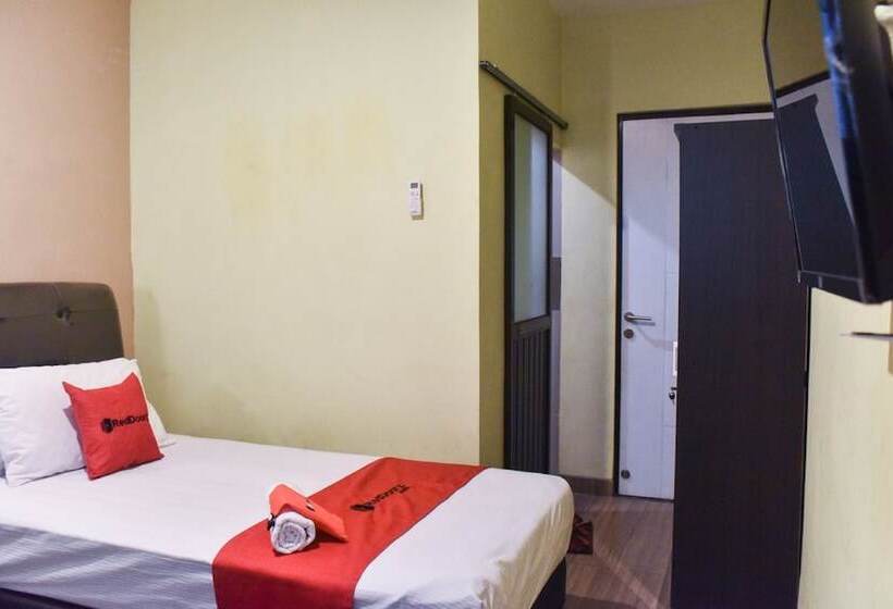 Пансион Reddoorz Near Surabaya Town Square