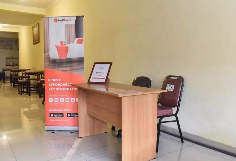 ペンション Reddoorz Near Surabaya Town Square