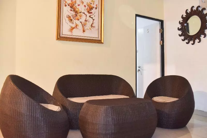 ペンション Reddoorz Near Surabaya Town Square