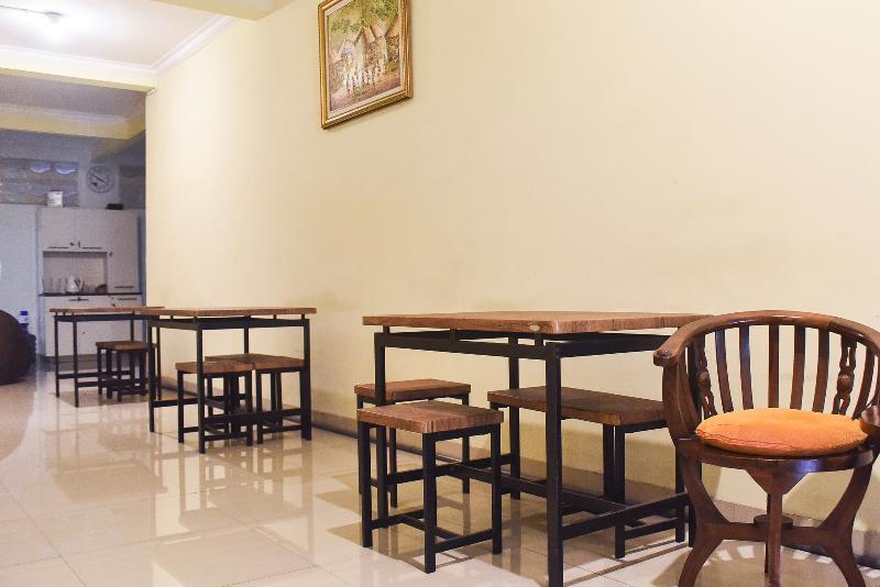 Пансион Reddoorz Near Surabaya Town Square