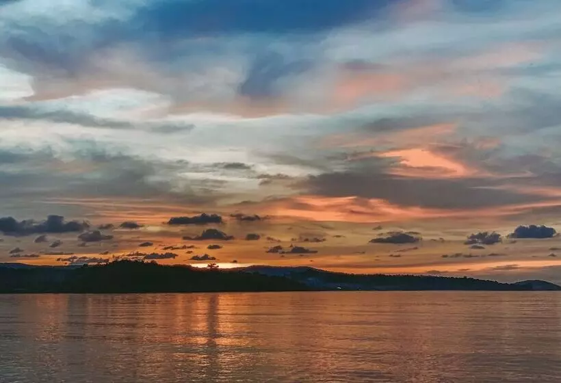 Ariya Resort