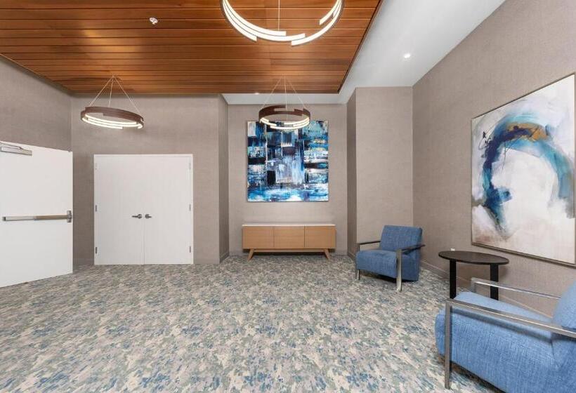 فندق Element Hampton Peninsula Town Center