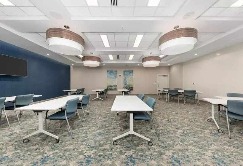 ホテル Element Hampton Peninsula Town Center