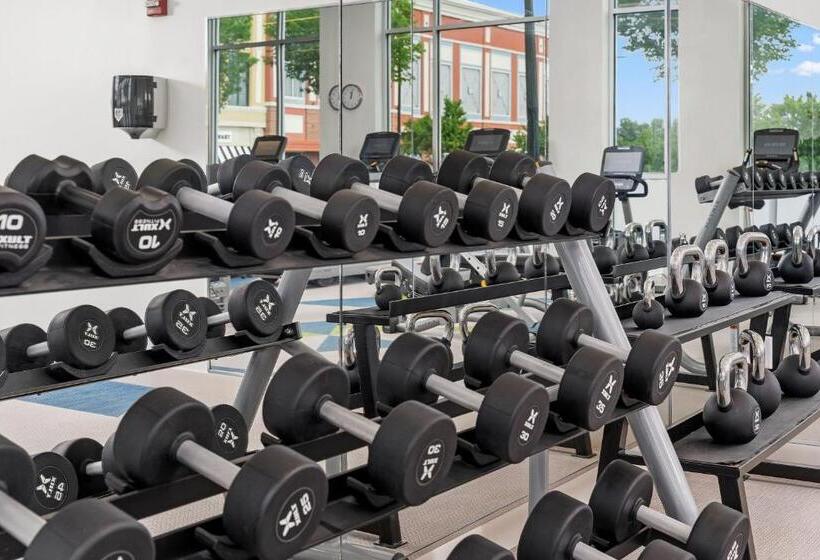 فندق Element Hampton Peninsula Town Center