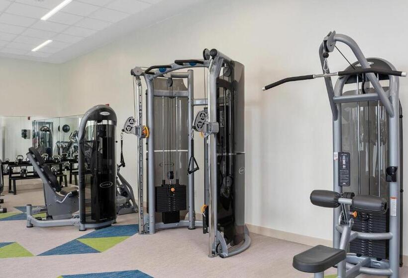 فندق Element Hampton Peninsula Town Center