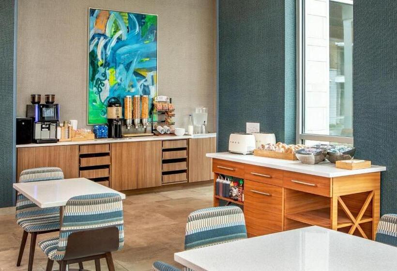 فندق Element Hampton Peninsula Town Center