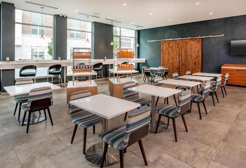 فندق Element Hampton Peninsula Town Center