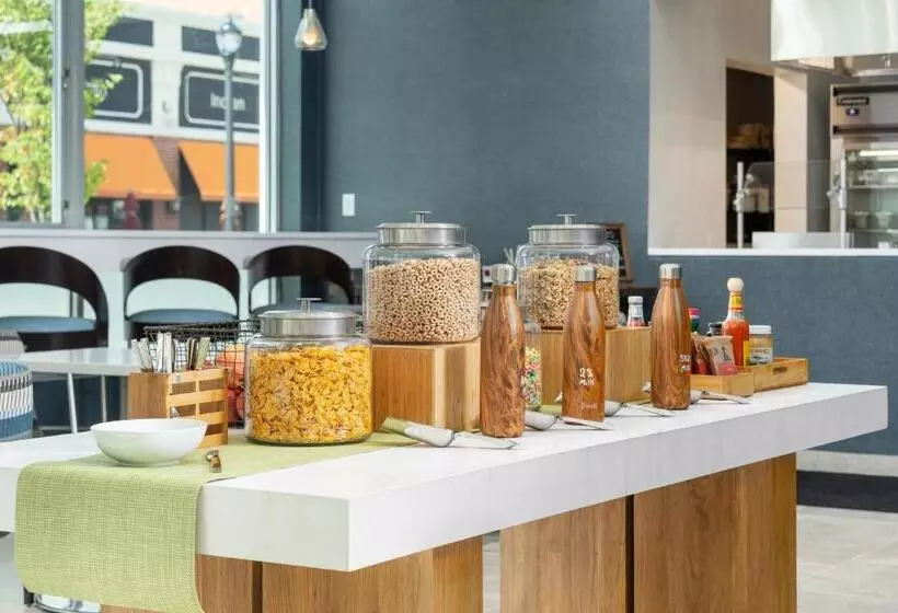 ホテル Element Hampton Peninsula Town Center