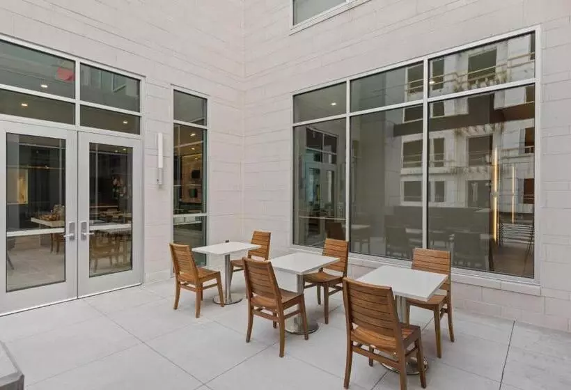 ホテル Element Hampton Peninsula Town Center