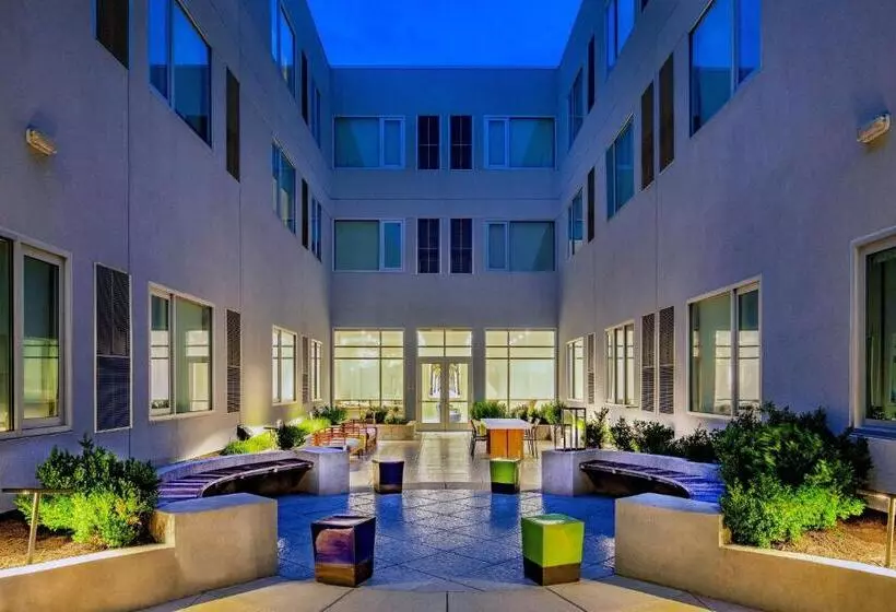 ホテル Element Hampton Peninsula Town Center