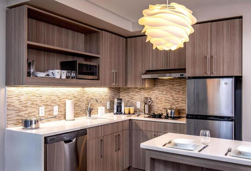 فندق Element Hampton Peninsula Town Center