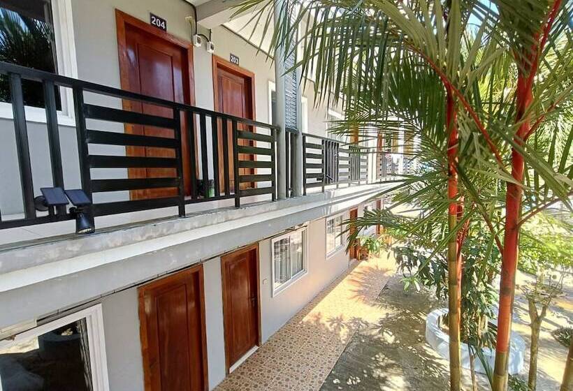 פנסיון Roomy Guesthouse