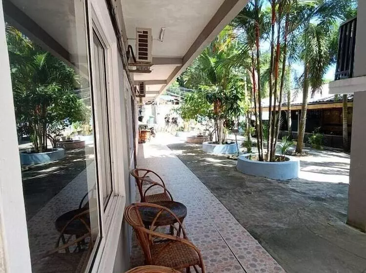 Majatalo Roomy Guesthouse