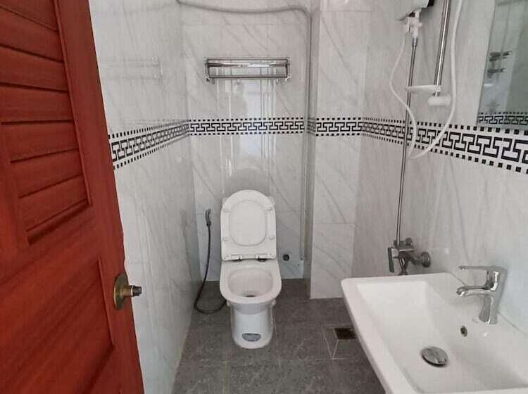 פנסיון Roomy Guesthouse