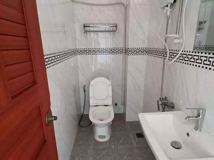 Majatalo Roomy Guesthouse