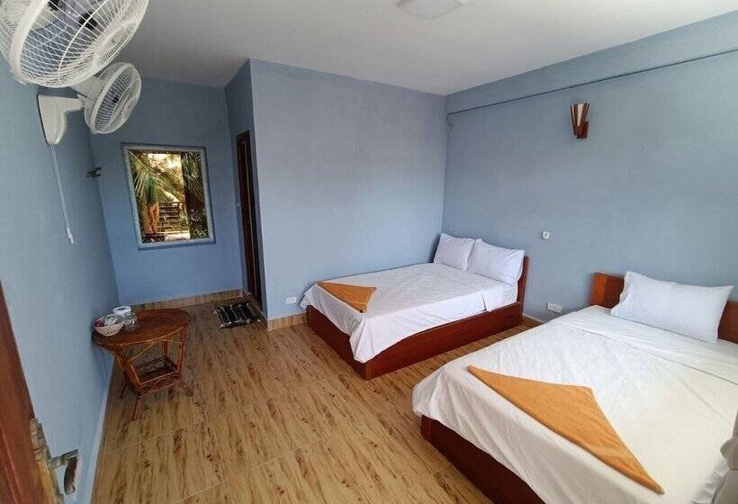 פנסיון Roomy Guesthouse