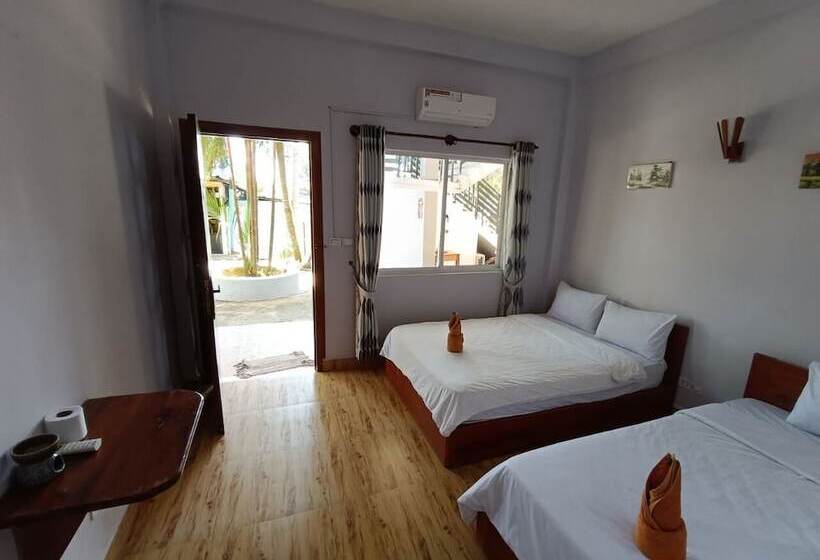 פנסיון Roomy Guesthouse