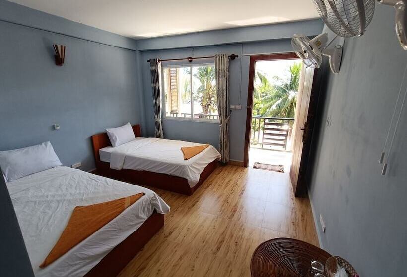 פנסיון Roomy Guesthouse