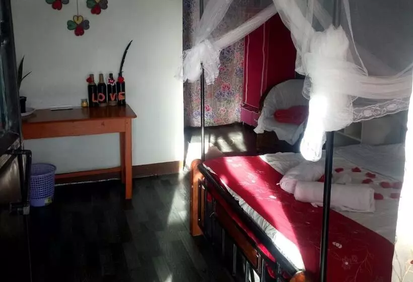 تختخواب و صبحانه Firebird Inn