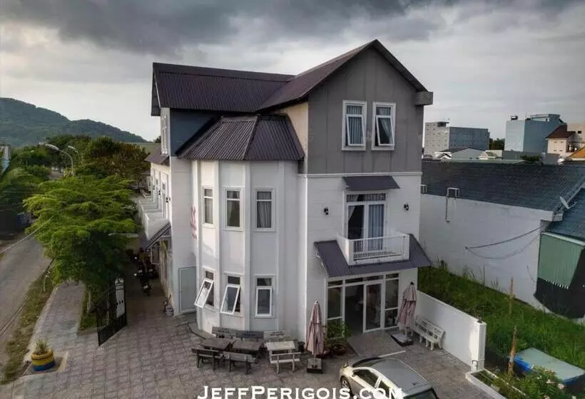 هتل Sele House