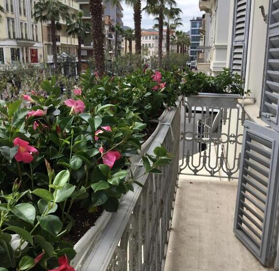 بنسيون Palazzo Dei Grifoni   Luxury Suites