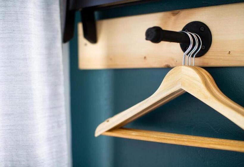 Spoke And Vine Motel