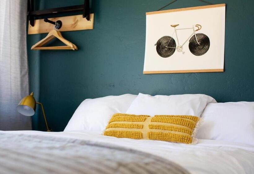 Spoke And Vine Motel