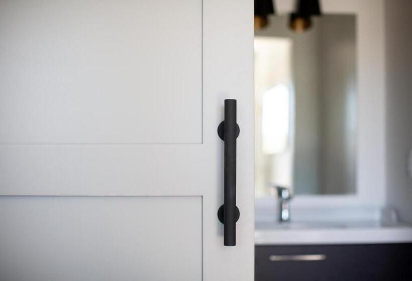 Spoke And Vine Motel