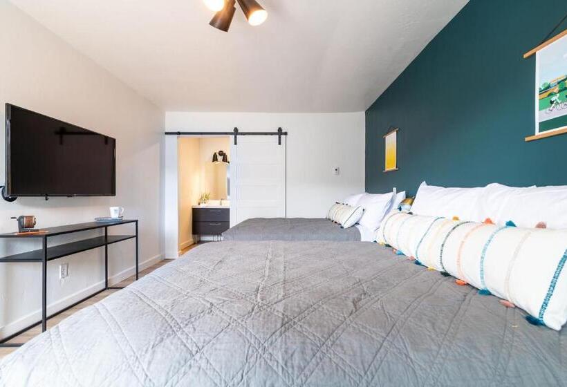 Spoke And Vine Motel