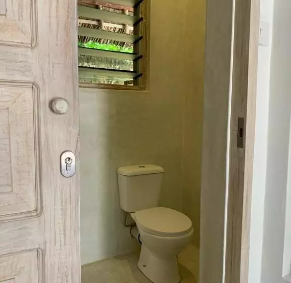 تختخواب و صبحانه Peekaboo Diani Beach