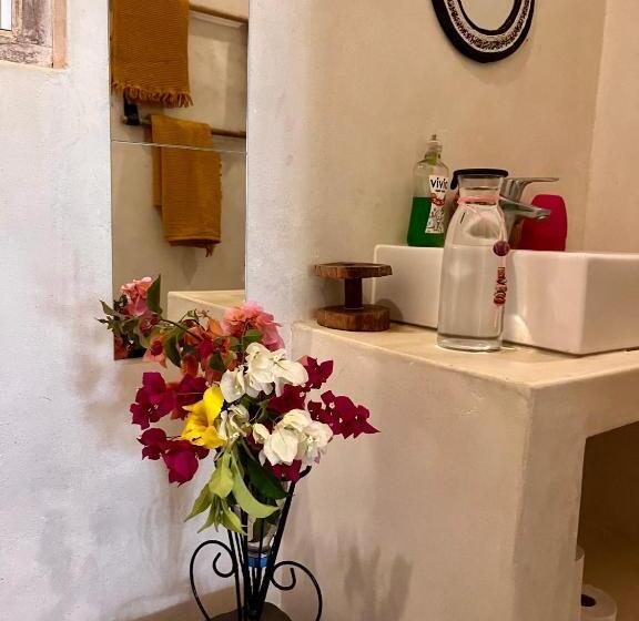 Bed and Breakfast Peekaboo Diani Beach