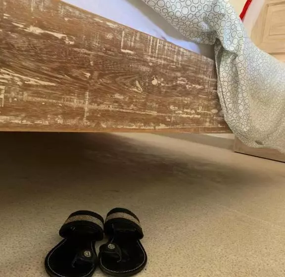 تختخواب و صبحانه Peekaboo Diani Beach