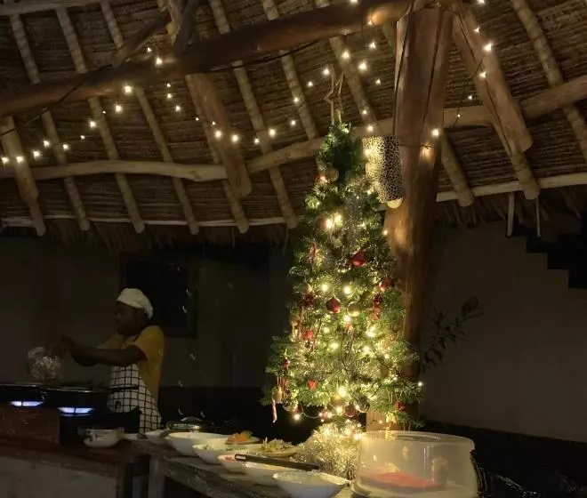 تختخواب و صبحانه Peekaboo Diani Beach