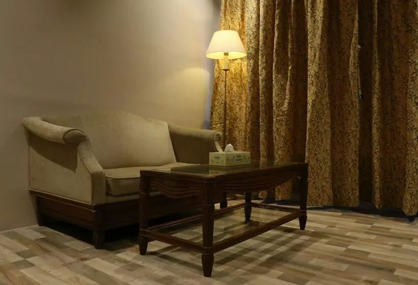 ホテル Shelke S Vintage Inn