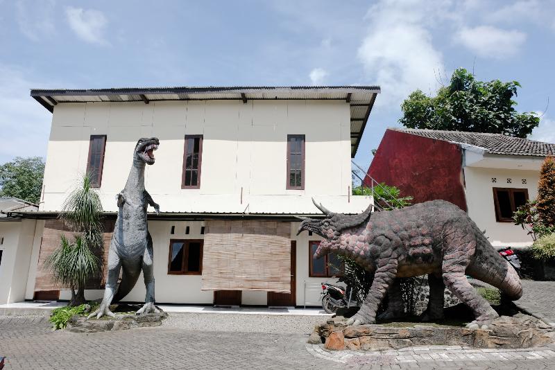 Hotel Oyo 668 Lovina Inn