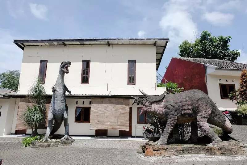 Hotel Oyo 668 Lovina Inn