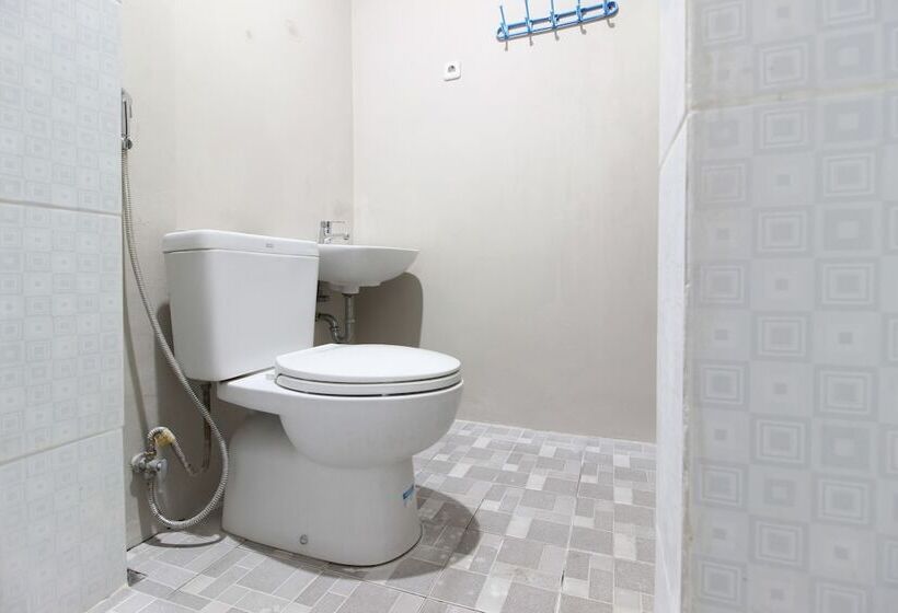 بنسيون Reddoorz Near Solo Balapan Station 2