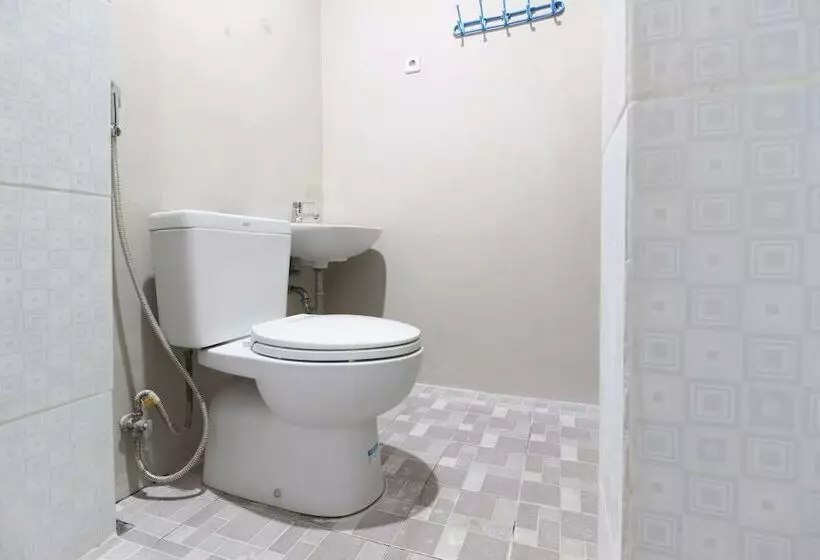 Majatalo Reddoorz Near Solo Balapan Station 2