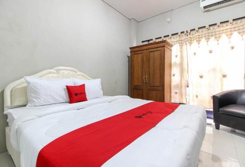 بنسيون Reddoorz Near Solo Balapan Station 2