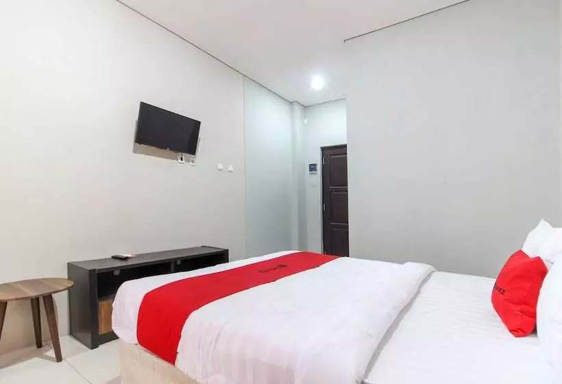 Majatalo Reddoorz Near Solo Balapan Station 2