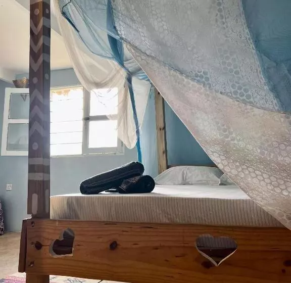 Aamiaismajoitus (B&B) Mawingu Lodge