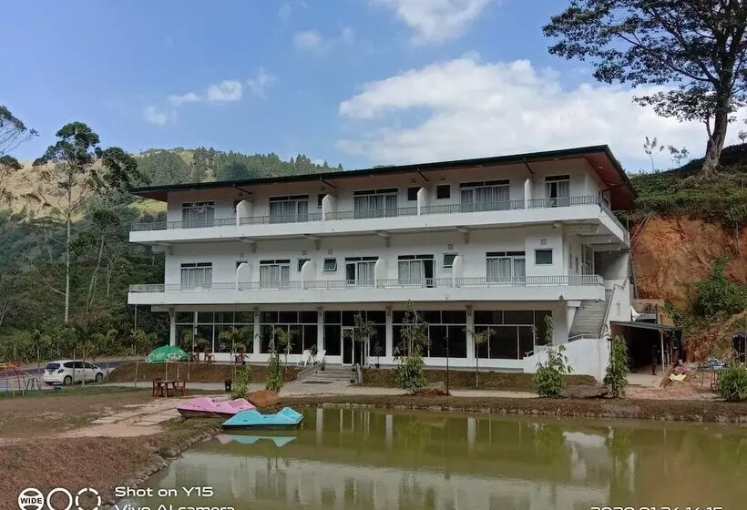 ホテル Trinitons Tea View Lake Resort