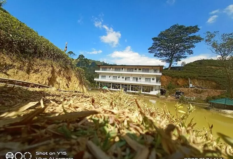 ホテル Trinitons Tea View Lake Resort