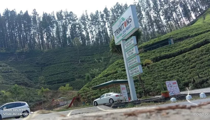 ホテル Trinitons Tea View Lake Resort