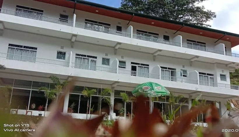 ホテル Trinitons Tea View Lake Resort