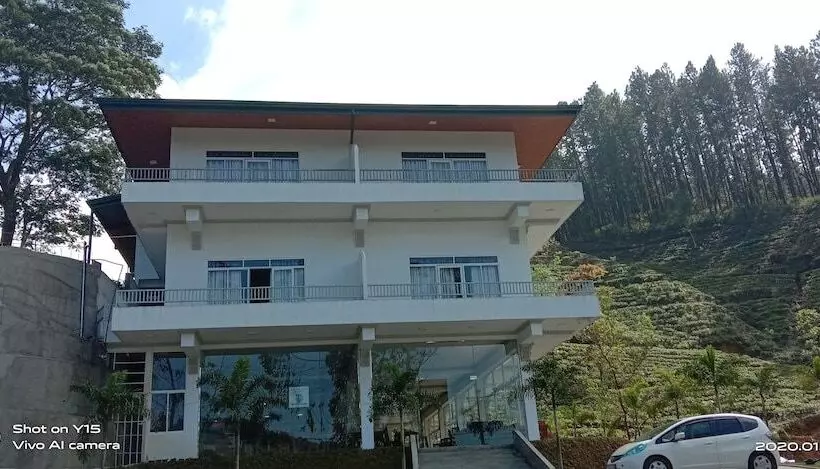 ホテル Trinitons Tea View Lake Resort