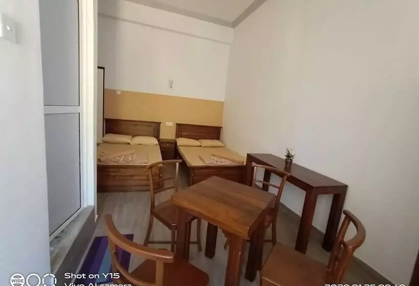 ホテル Trinitons Tea View Lake Resort