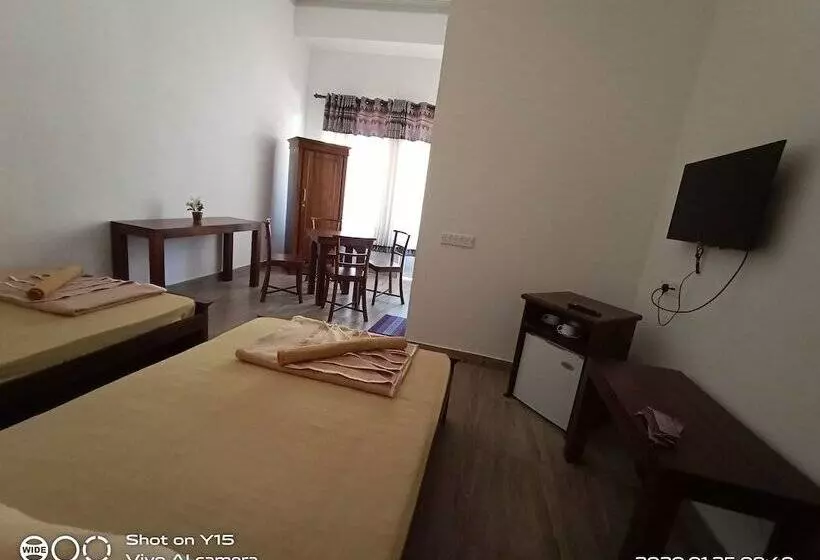 ホテル Trinitons Tea View Lake Resort