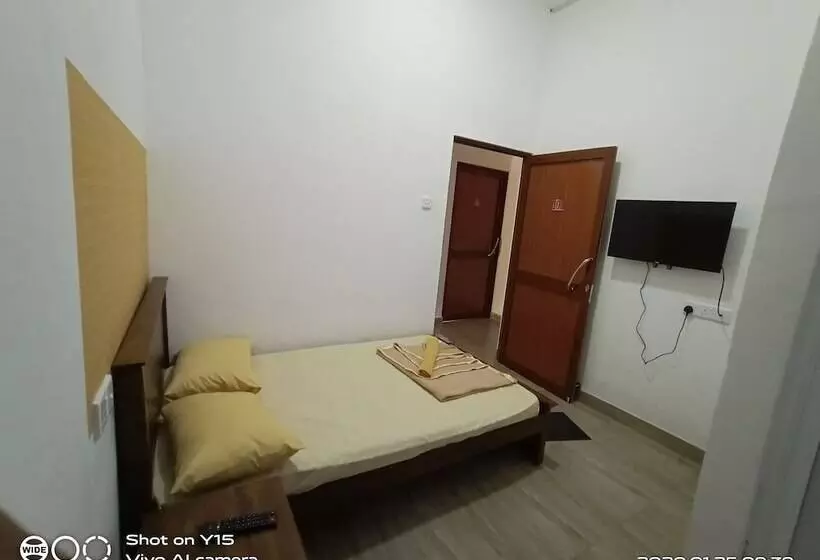 ホテル Trinitons Tea View Lake Resort